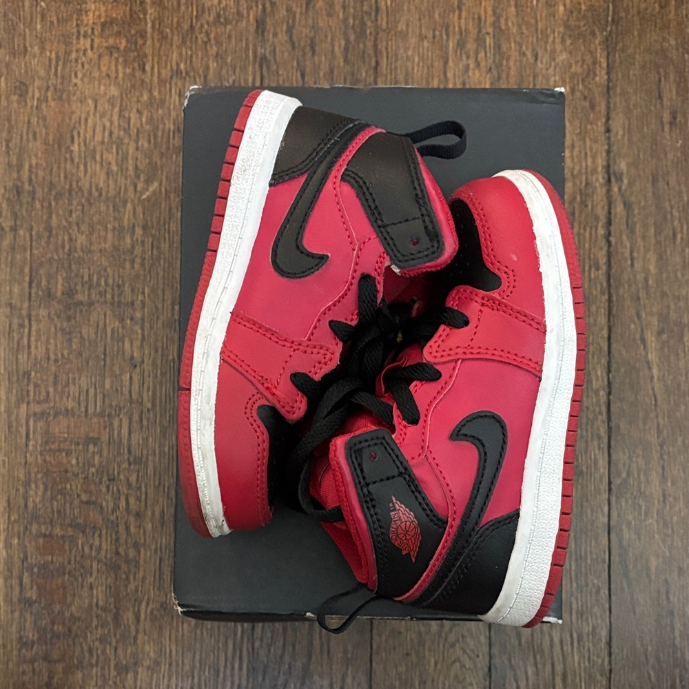 Jordan 1 Mid